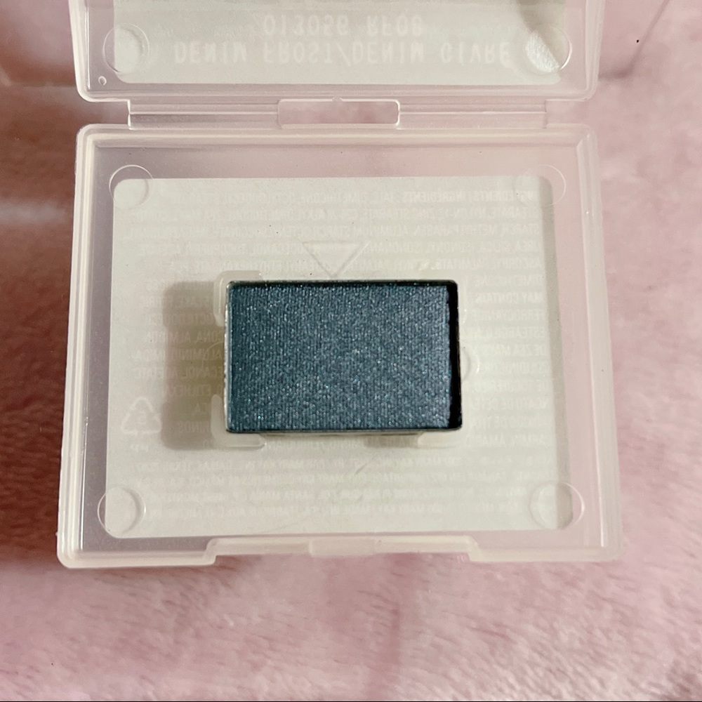 Mary Kay Mineral Eye Color Eyeshadow — Denim Frost - Picture 3 of 3